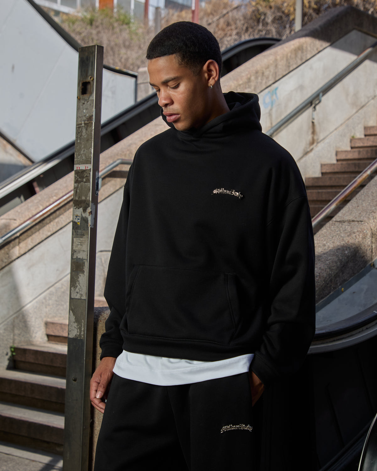 Kapuzenpullover Logo Metall Schwarz