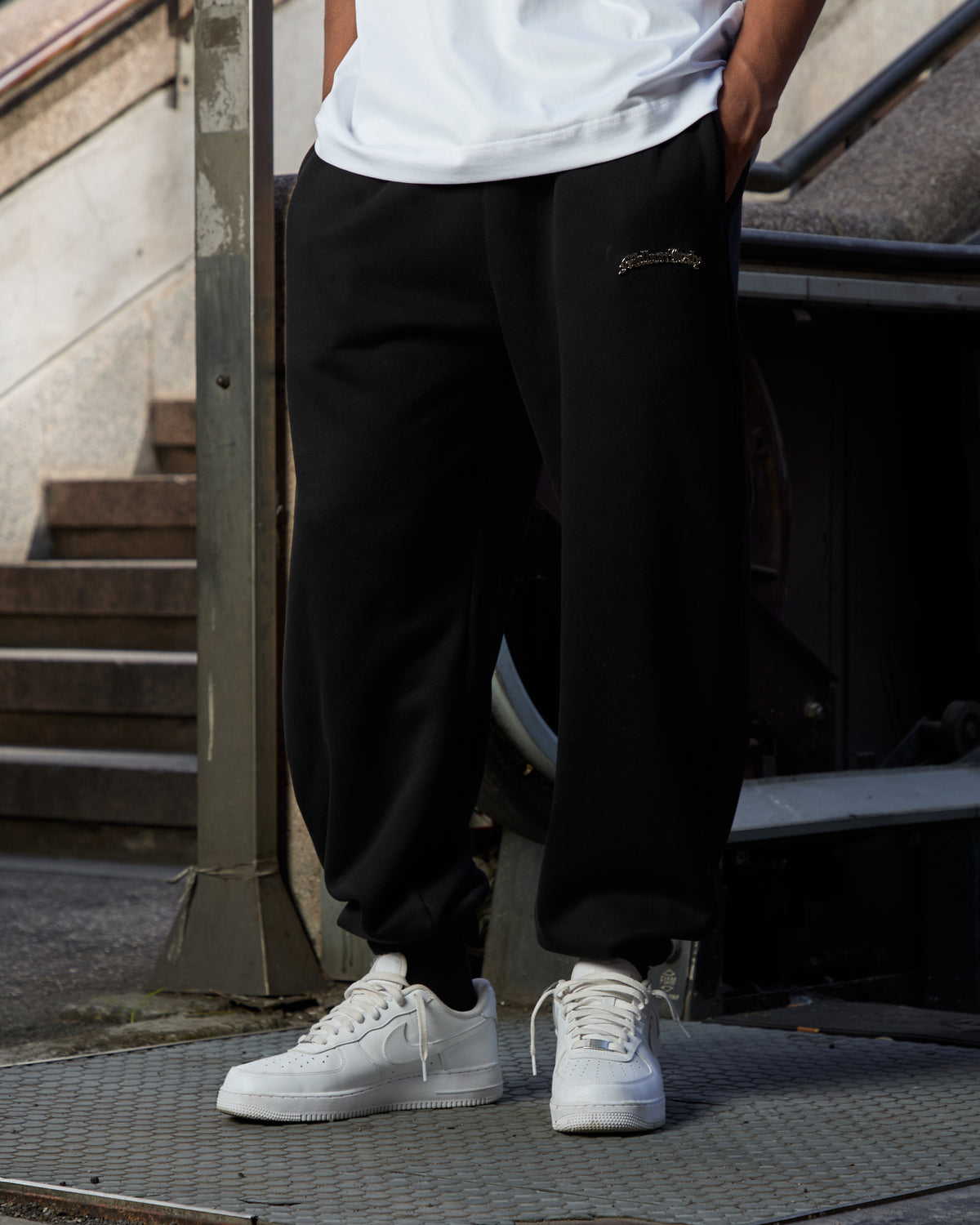 Jogginghose Logo Metall Schwarz